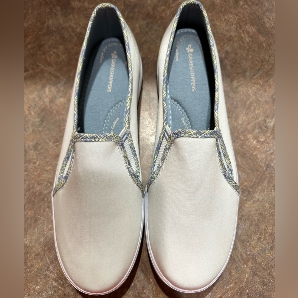 NWOT Grasshoppers slip ons size 8.5N